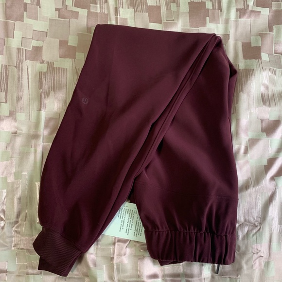 lululemon athletica Pants - NWT on the fly jogger size 2